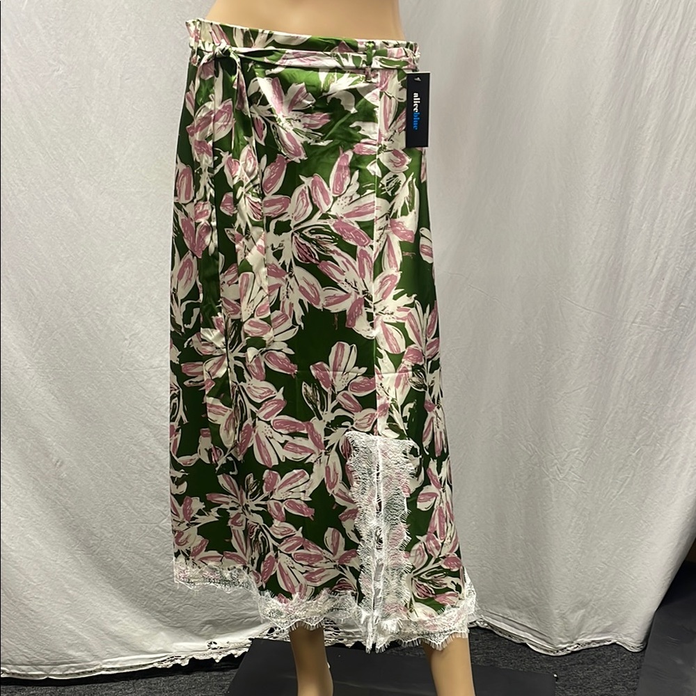 Alice Blue Women's Floral Skirt with Lace Trim NWT